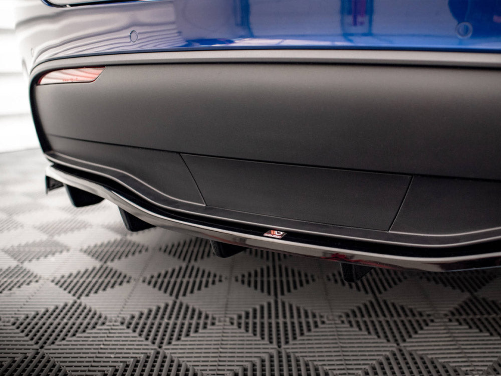 Central Rear Splitter (Vertical Bars) Tesla Model Y