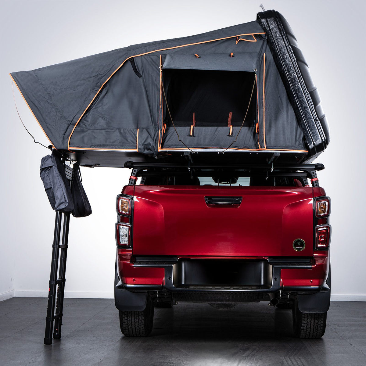 Hard Shell Expedition Truck Bed Camping Tent &amp; Heavy Duty Cross Bars With C-Clamps
