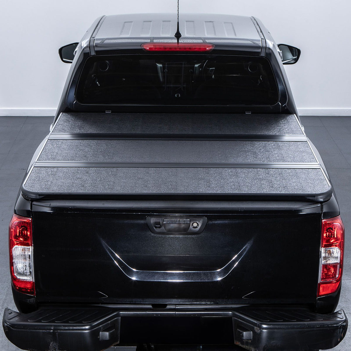 Tri-Fold Hard Tonneau Truck Bed Cover for Nissan Navara D23 NP300 14-21